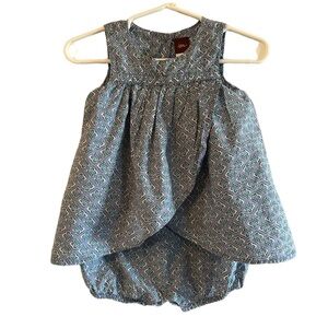 Tea brand blue and white baby onsie. Size
6-12 months